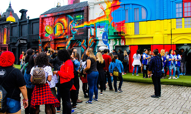 Fila de público para visitar o stand do Detran no Rock in Rio